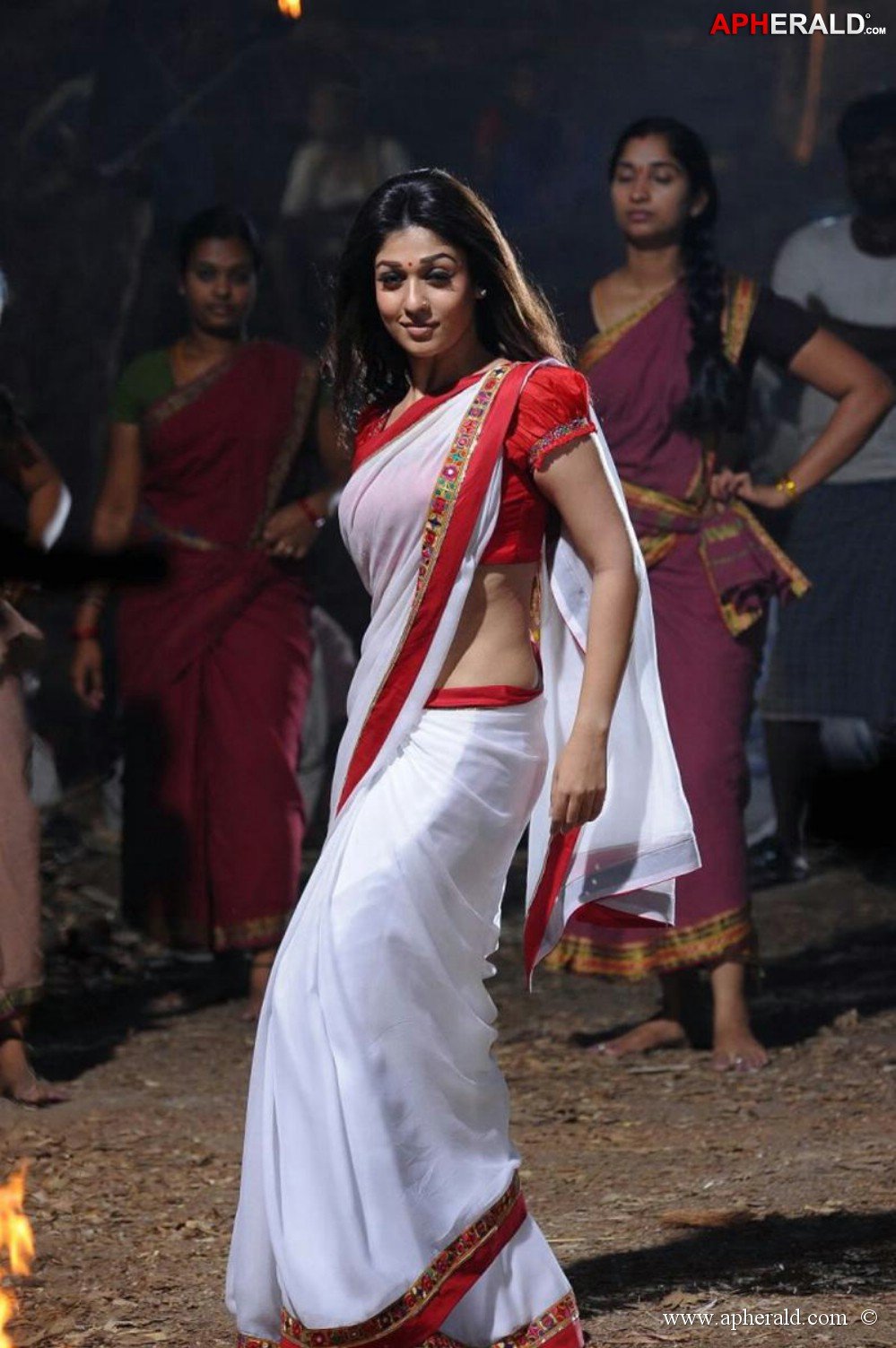 Nayanthara white saree Still