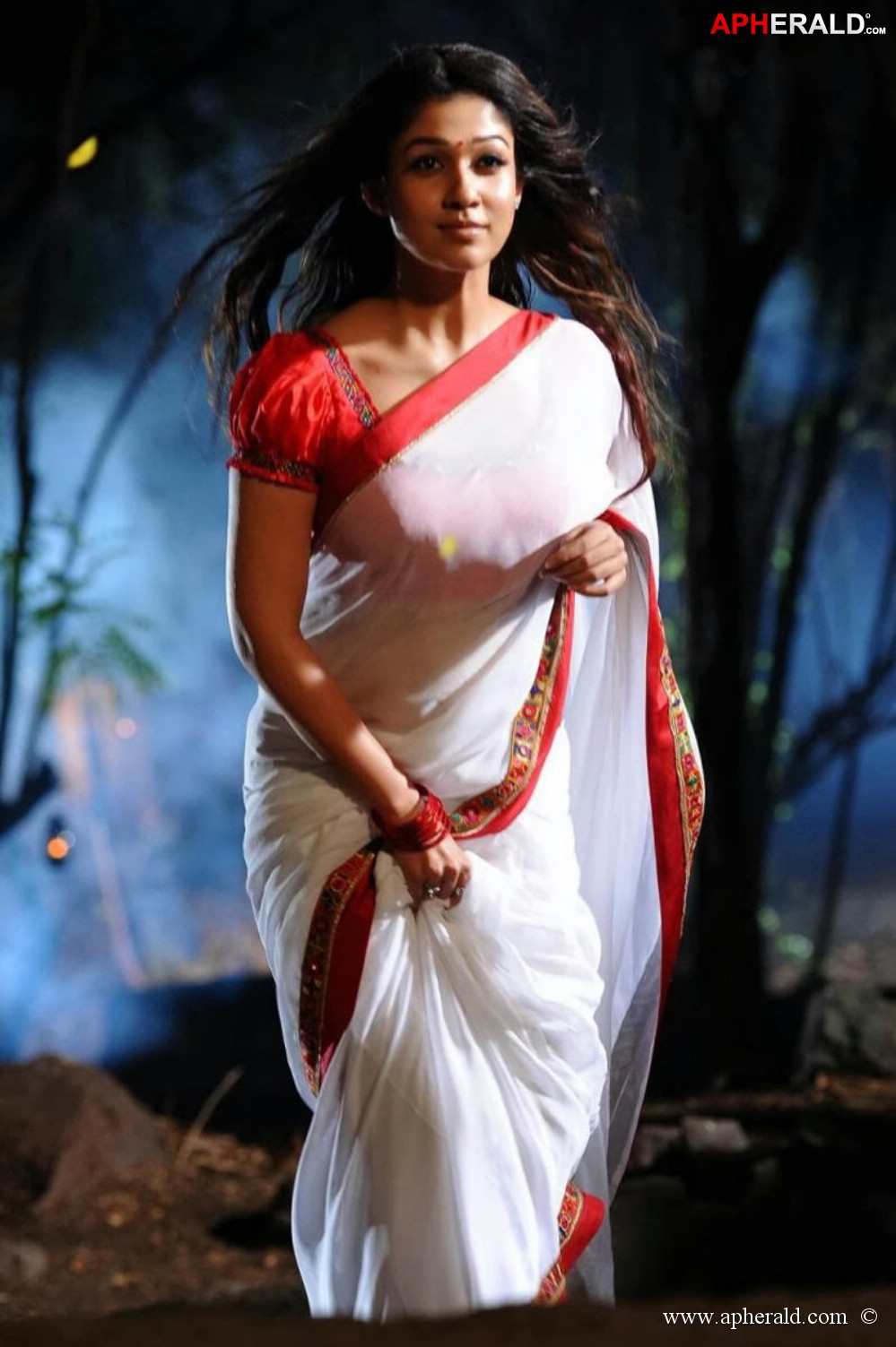 Nayanthara white saree Still