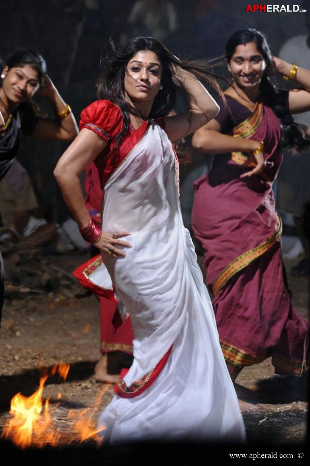 Nayanthara white saree Still