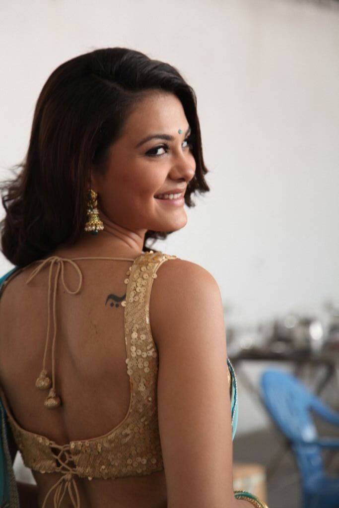 Naziya Latest Stills