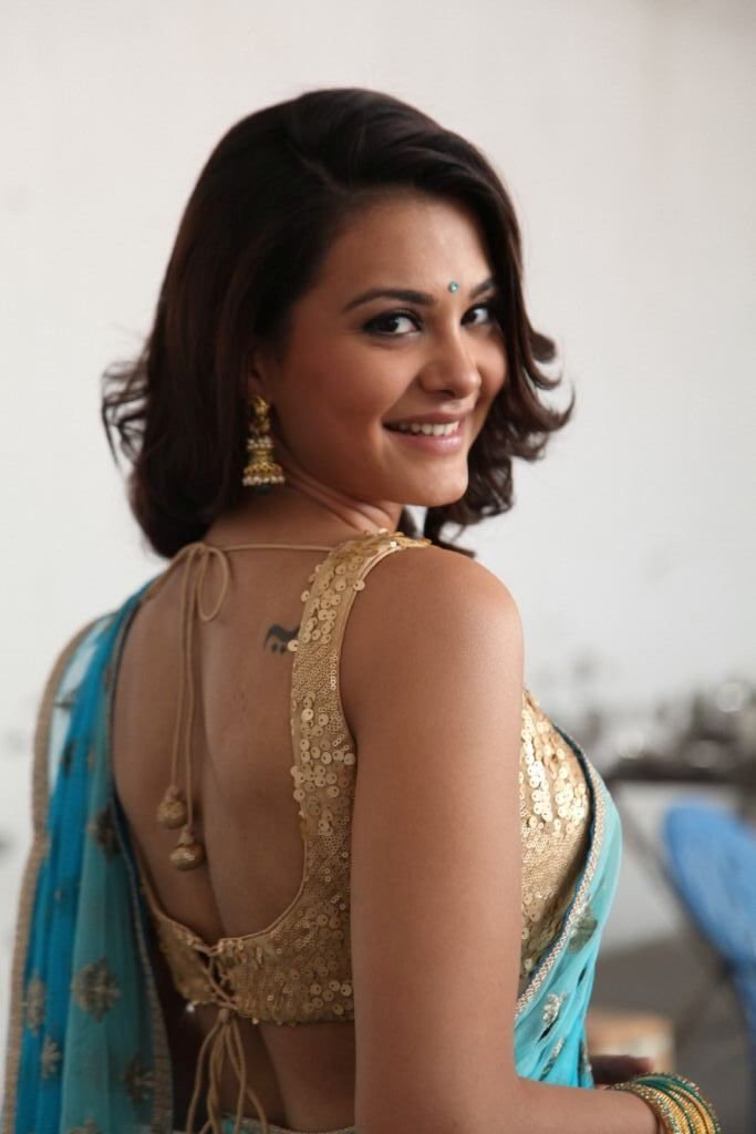 Naziya Latest Stills