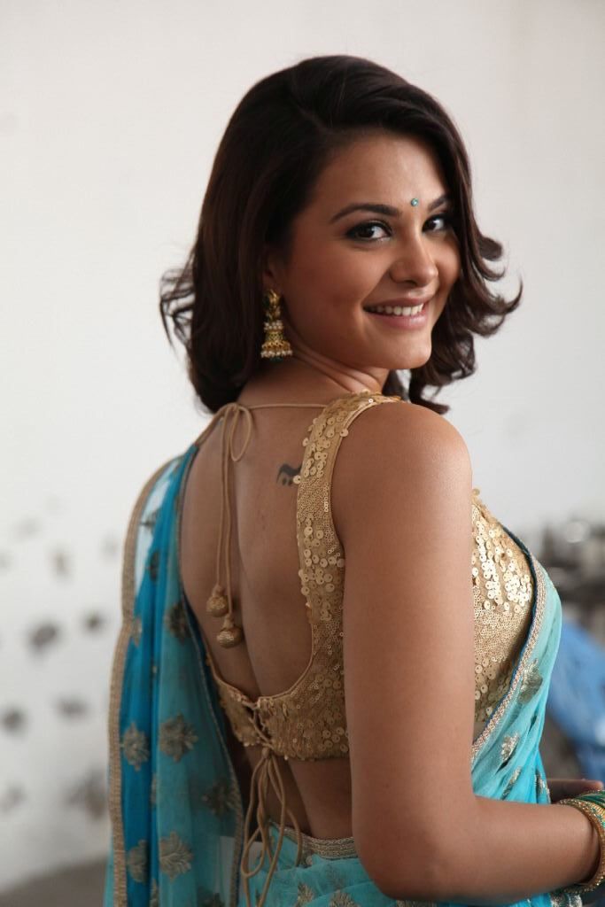 Naziya Latest Stills