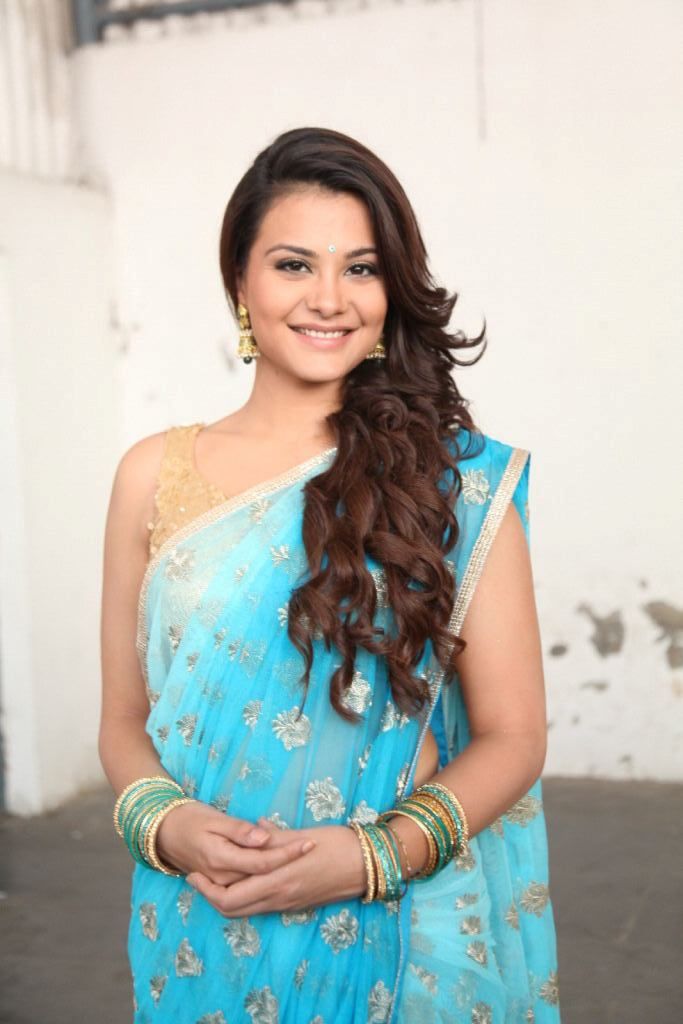 Naziya Latest Stills
