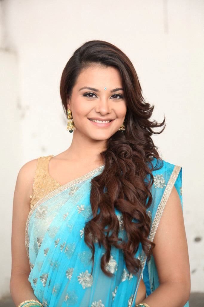 Naziya Latest Stills