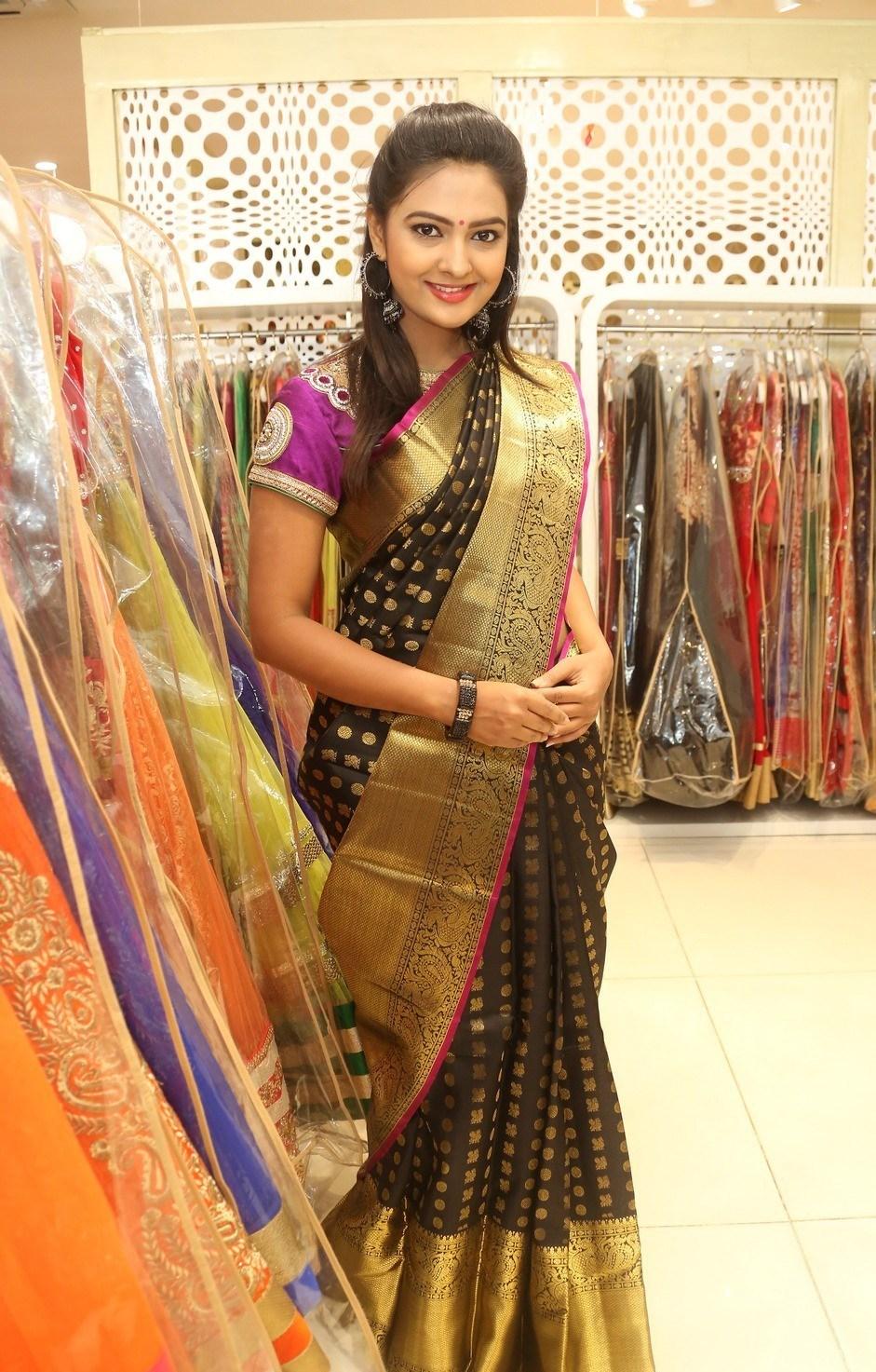 Neha Deshpande Saree Images