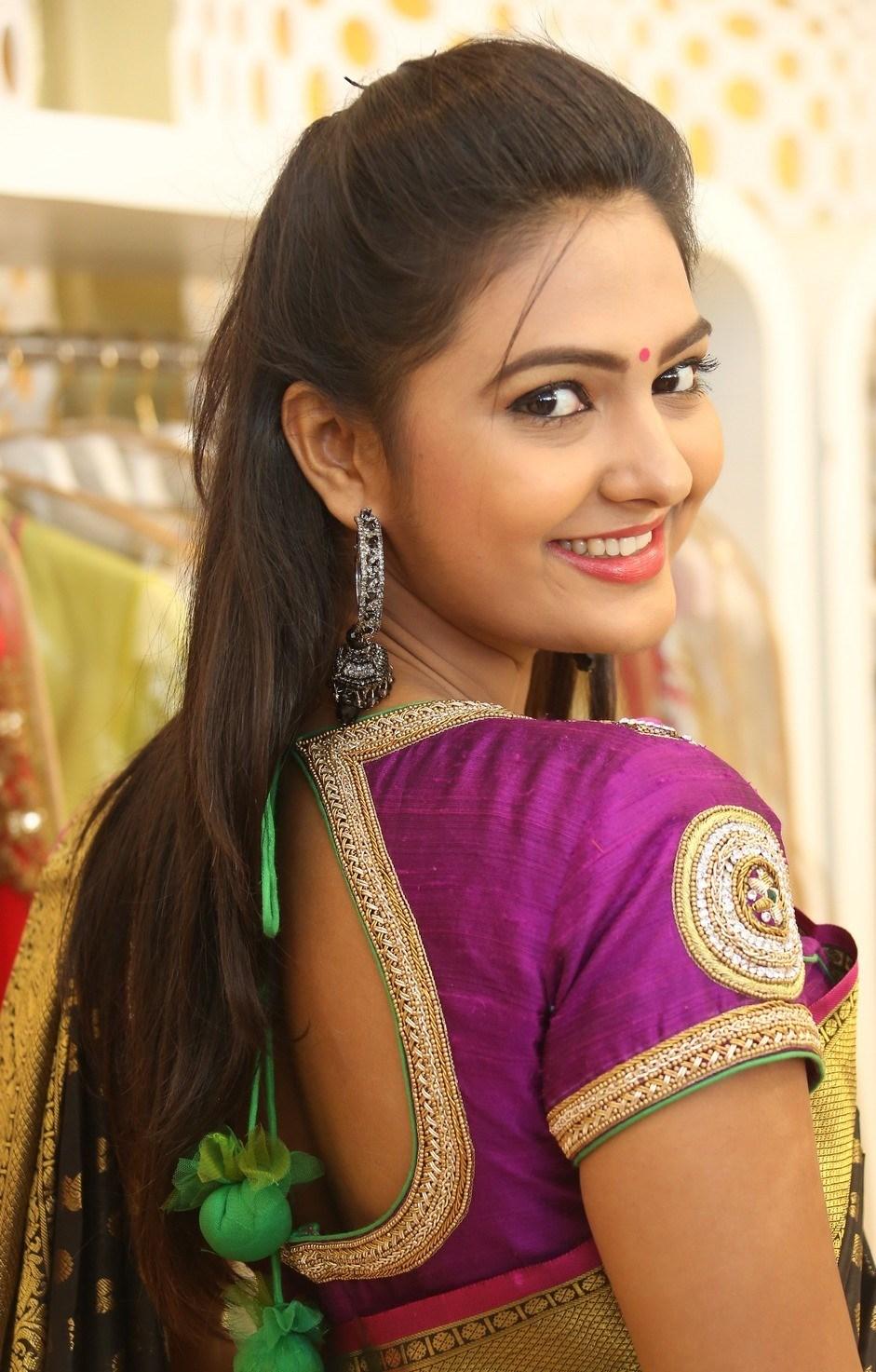 Neha Deshpande Saree Images