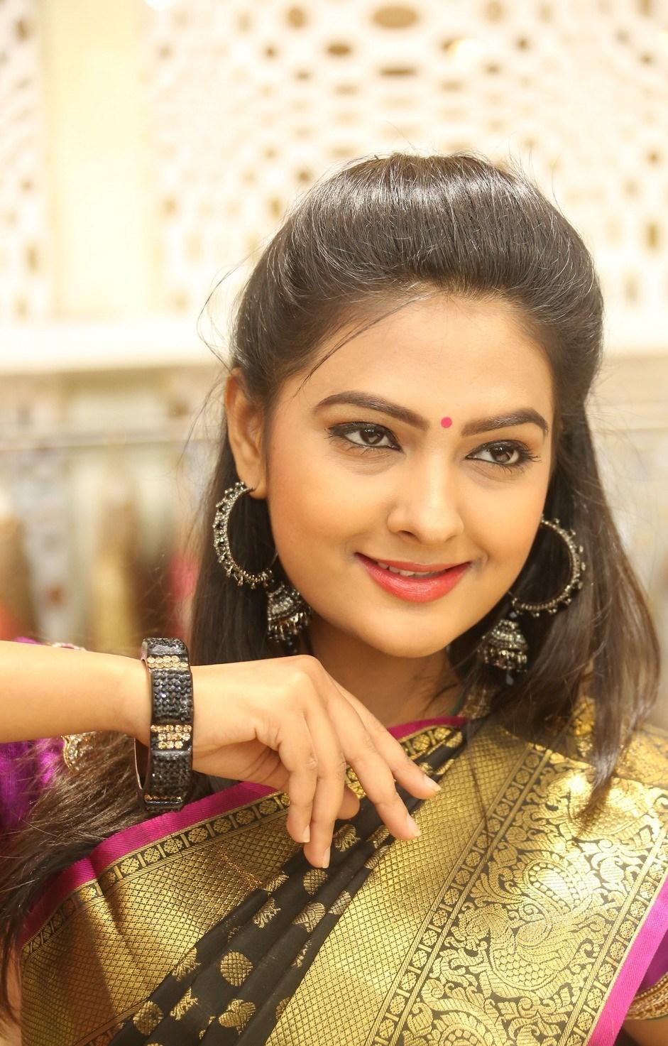 Neha Deshpande Saree Images