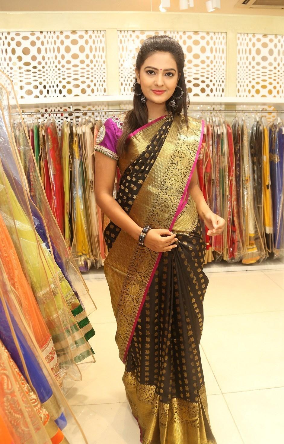 Neha Deshpande Saree Images