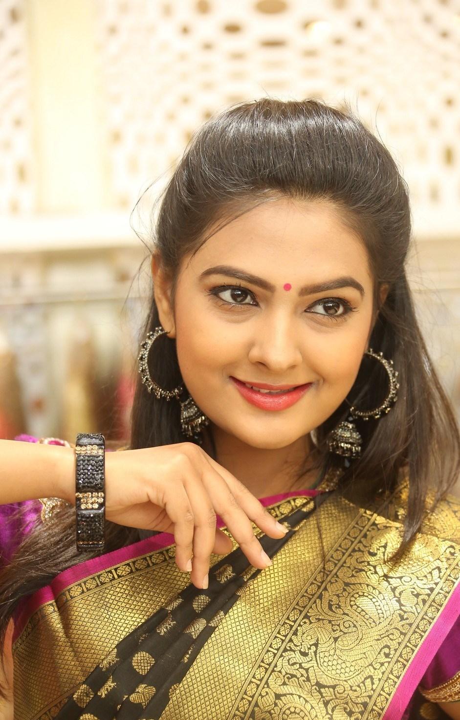 Neha Deshpande Saree Images