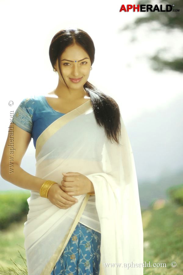 Nikesha Patel New Pics
