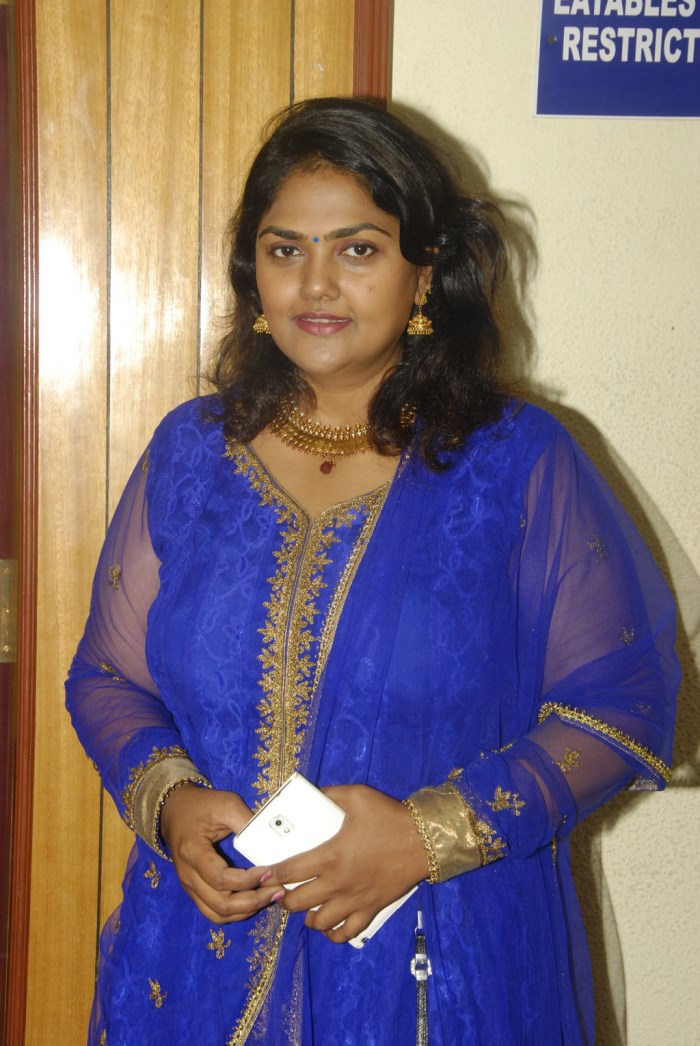 700px x 1046px - Nirosha Telugu Actress Latest pics