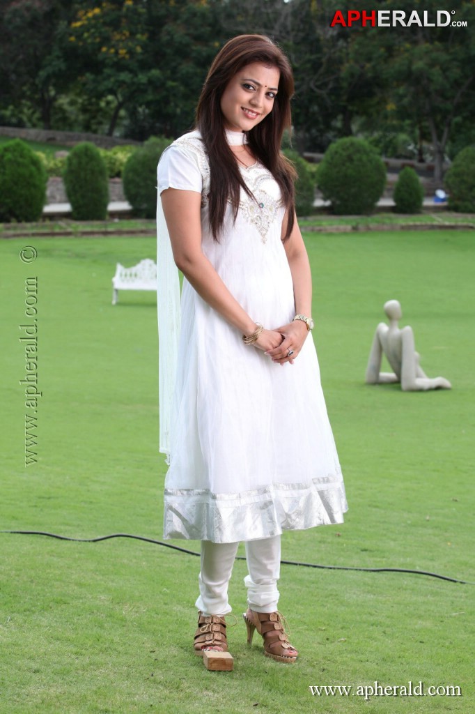 Nisha Agarwal New Pics