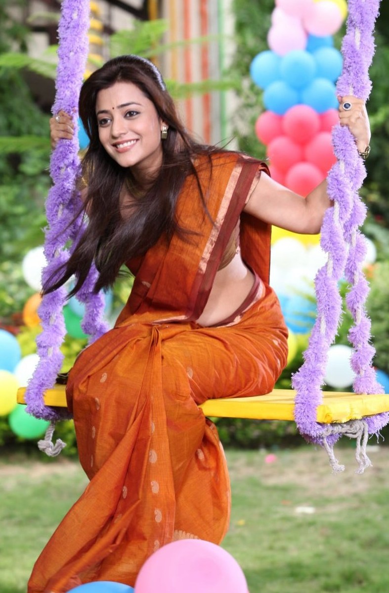 Nisha Agarwal Cute look in Saree Stills