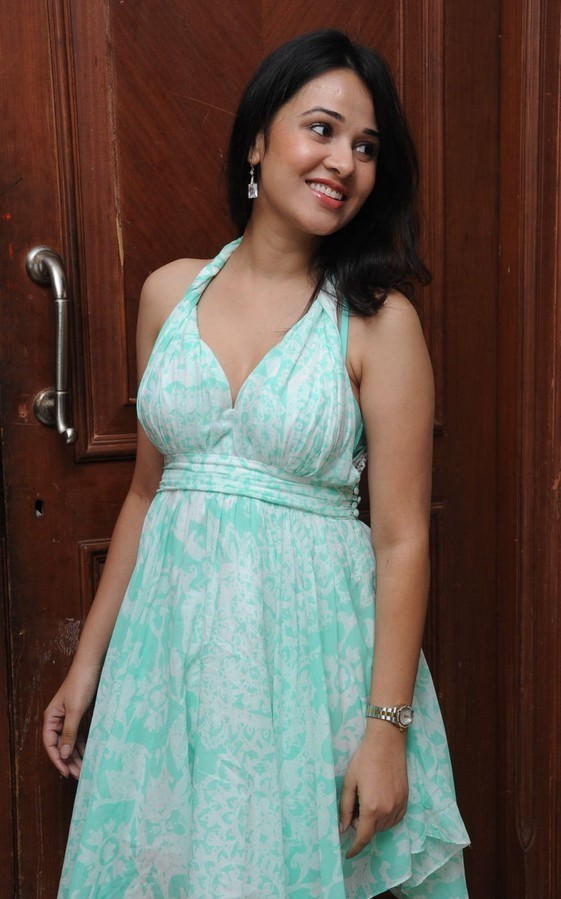 Nisha Kothari Beautiful Stills