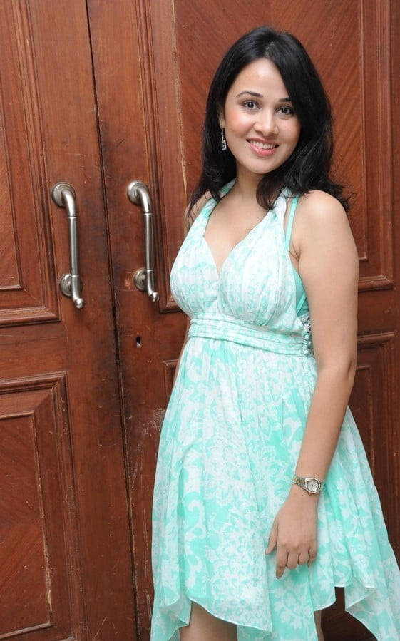 Nisha Kothari Beautiful Stills