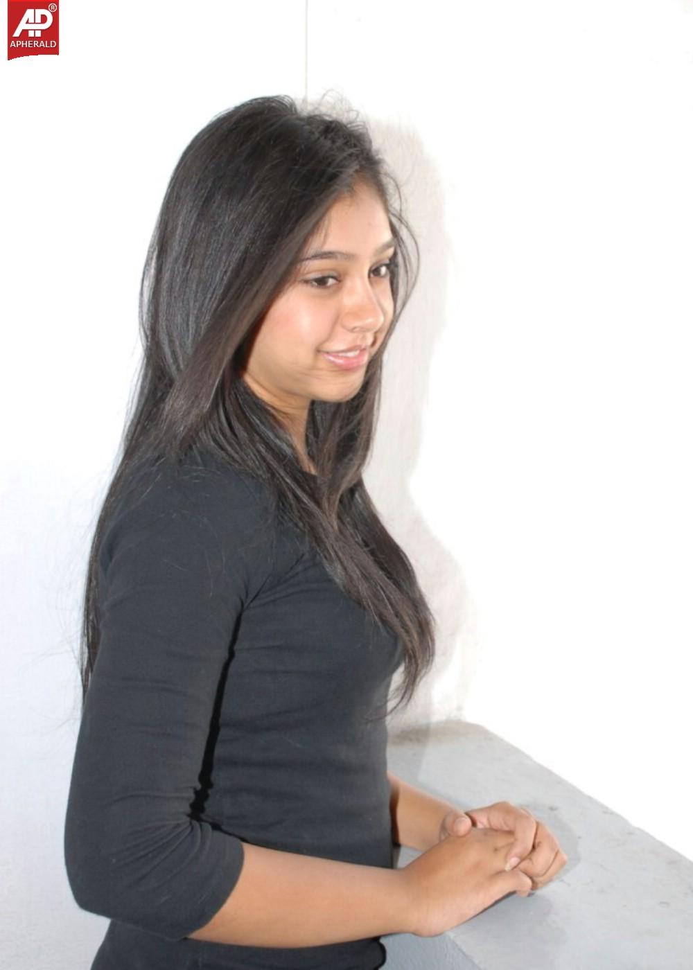 Niti Taylor Latest Photo Shoot