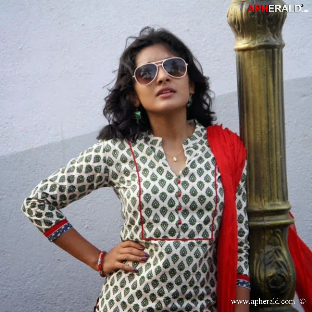 Niveda Thomas Photos