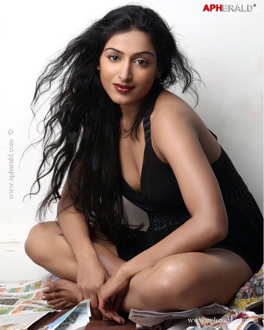 Padmapriya Spicy Photos