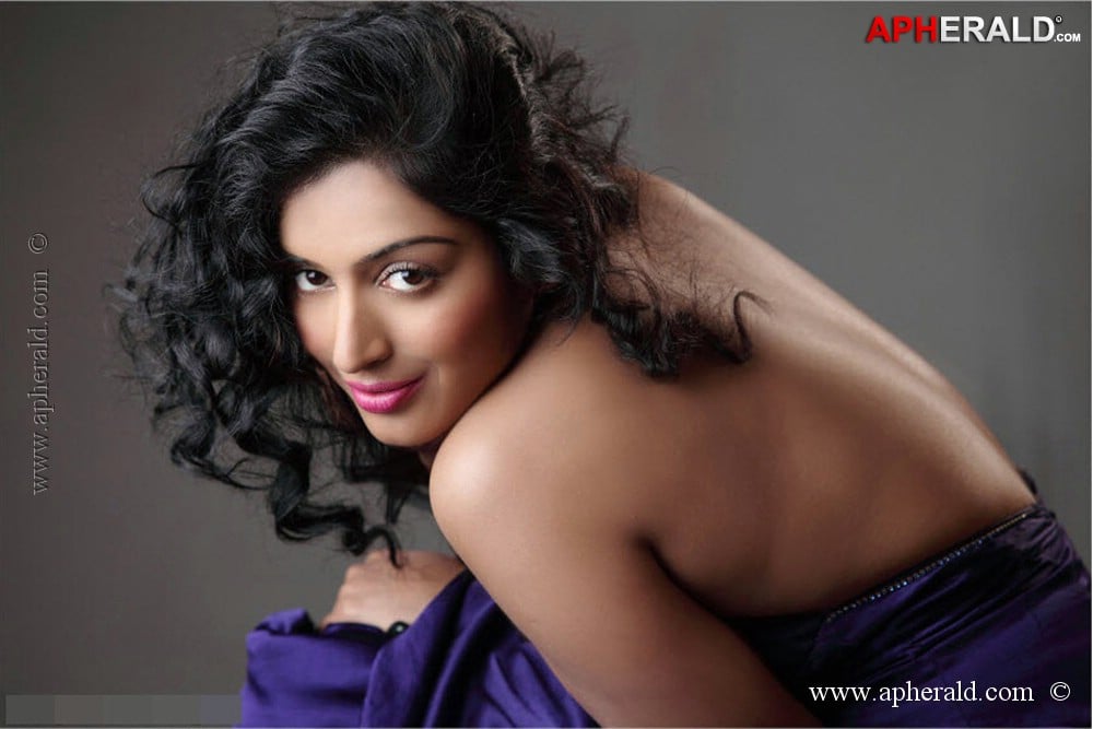 Padmapriya Spicy Photos