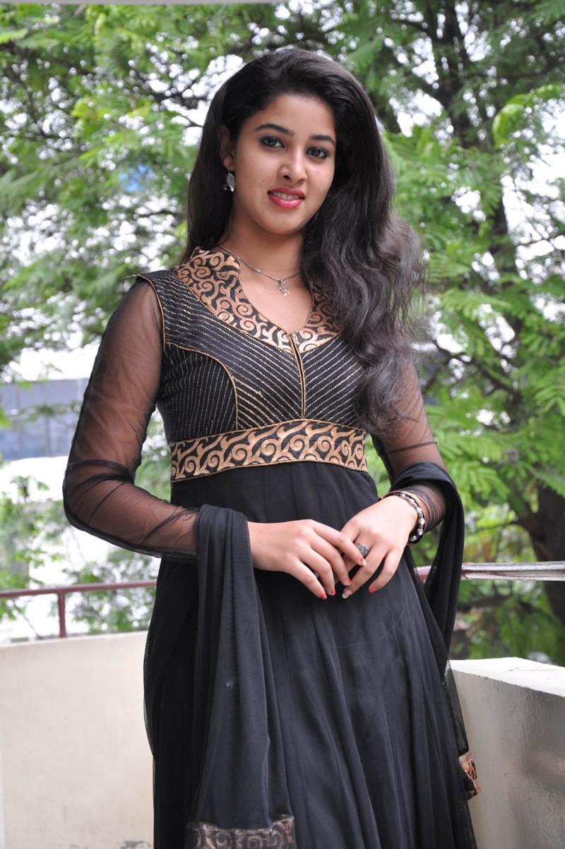 Pavani Stills At Dongata Press Meet