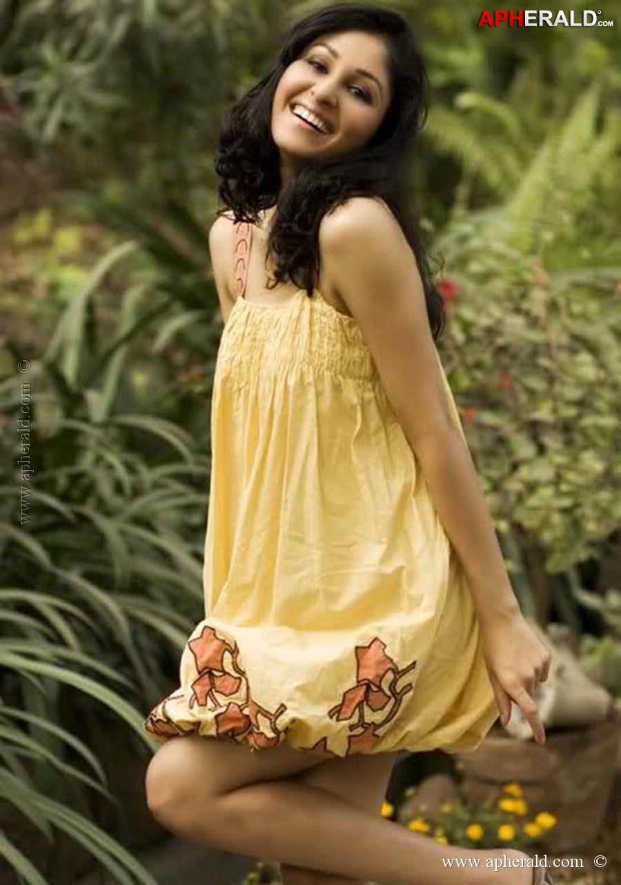 Pooja Chopra Spicy Photos