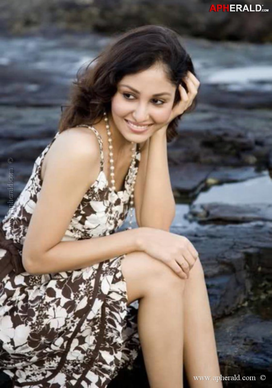 Pooja Chopra Spicy Photos