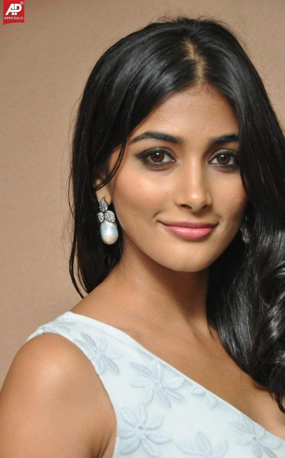 Pooja Hegde New Pics