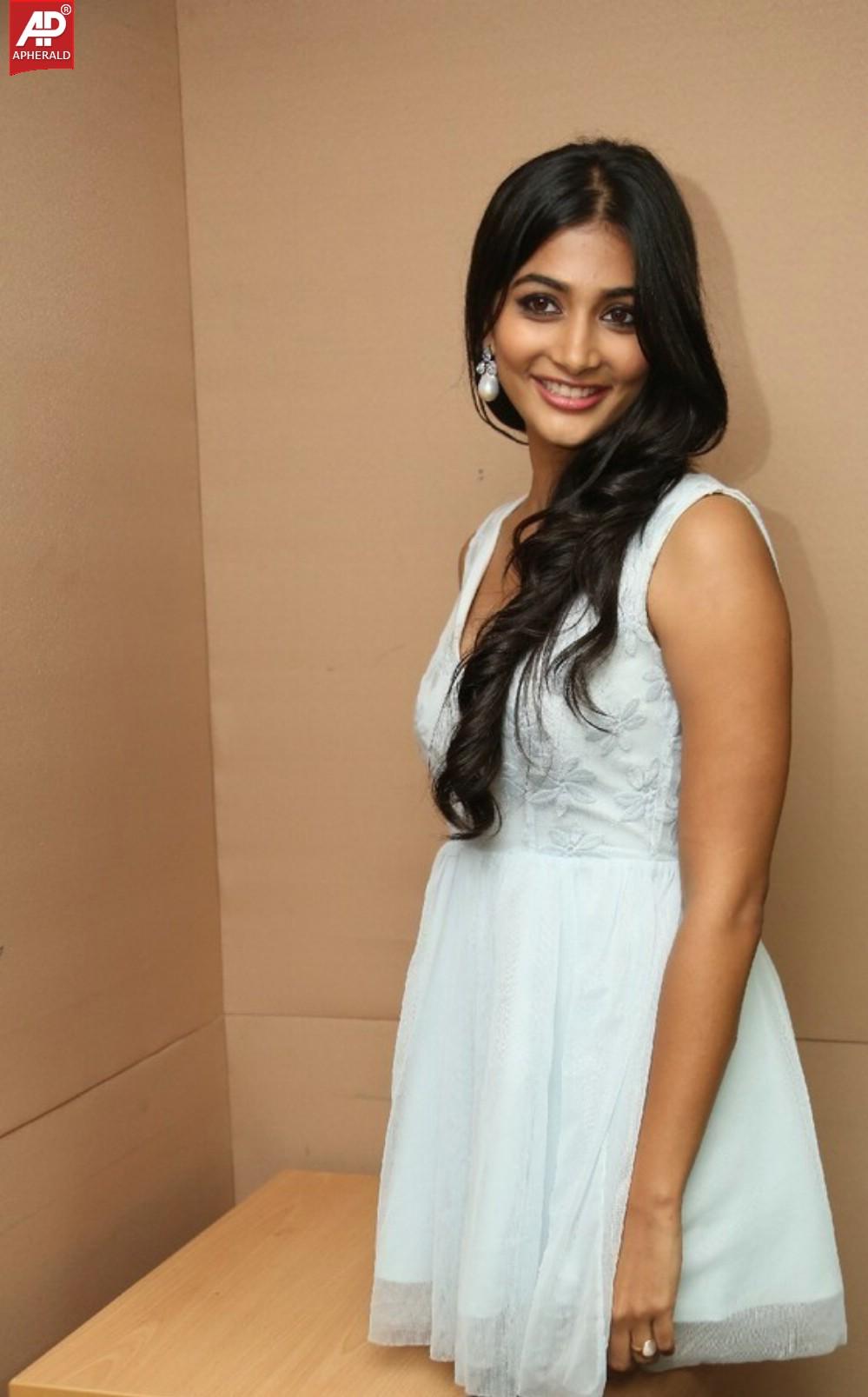 Pooja Hegde New Pics