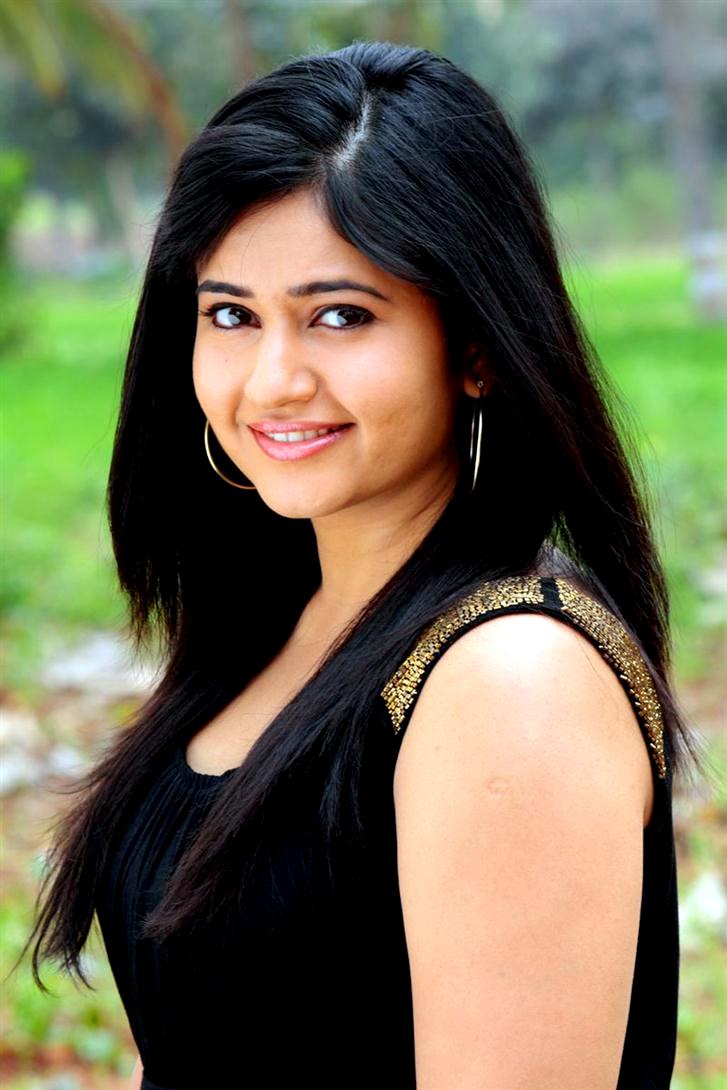 Poonam Bajwa Telugu Actress Pics