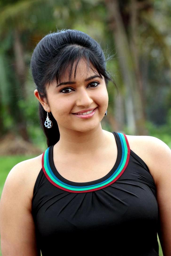 Poonam Bajwa Telugu Actress Pics