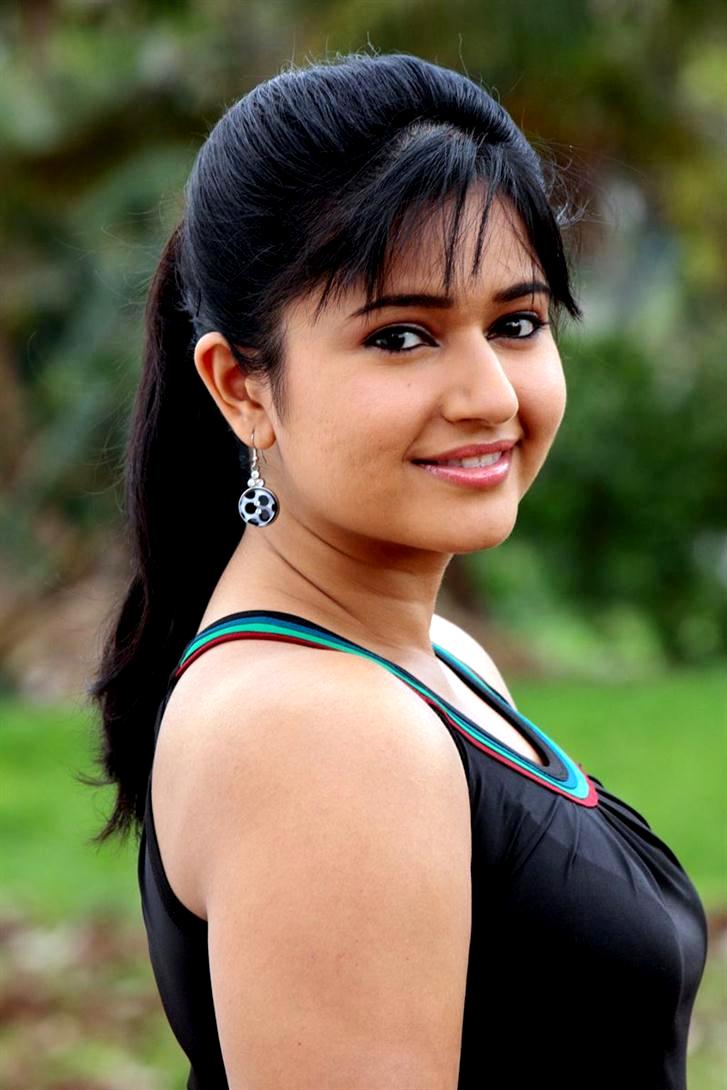 Poonam Bajwa Telugu Actress Pics