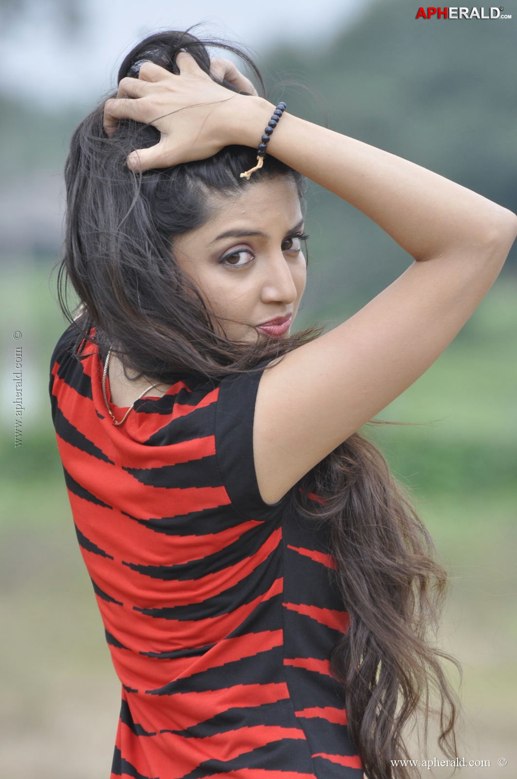 Poonam Kaur latest Photos