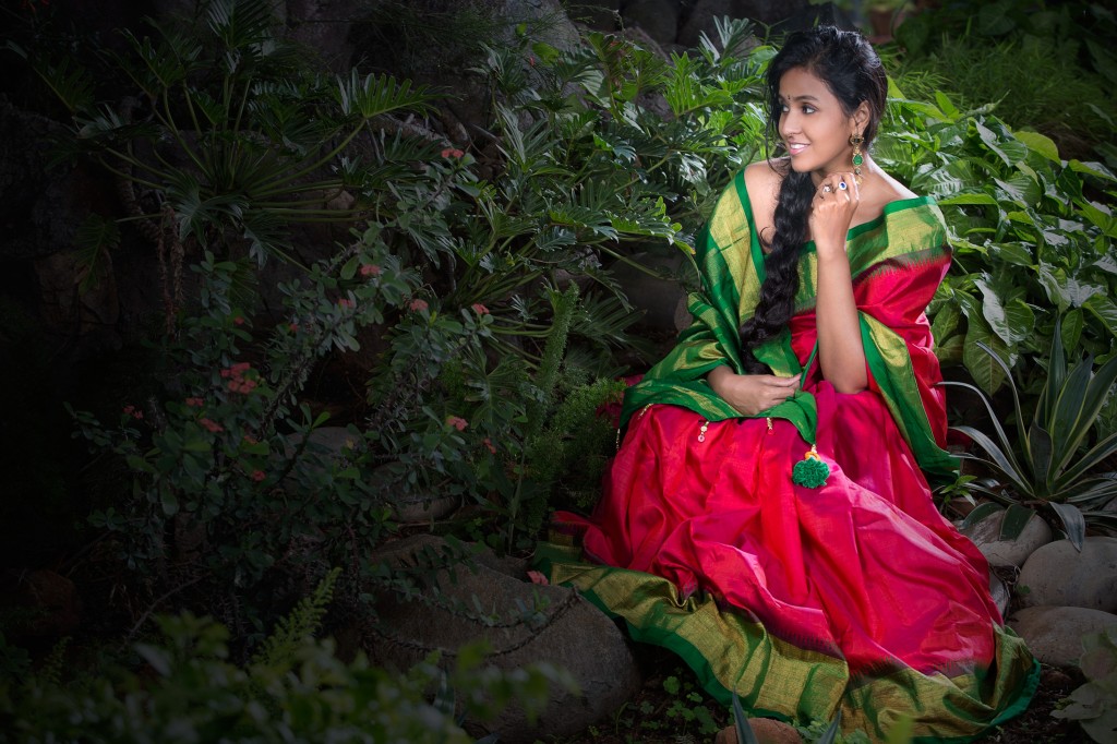 Pop Singer Smitha Aalayam Saree Photo Shoot