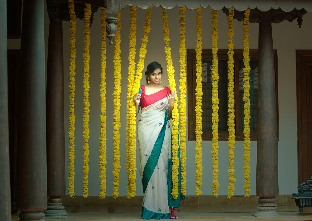 Pop Singer Smitha Aalayam Saree Photo Shoot