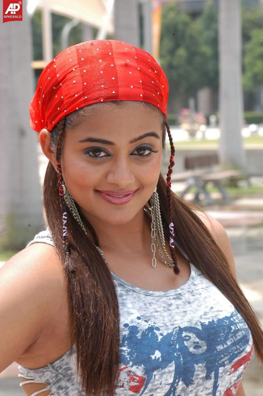 Priyamani Photo Gallery