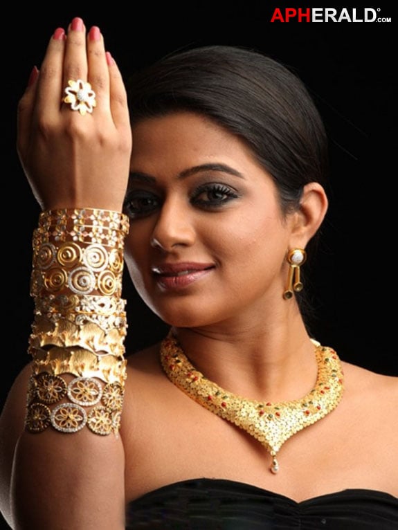 Priyamani 