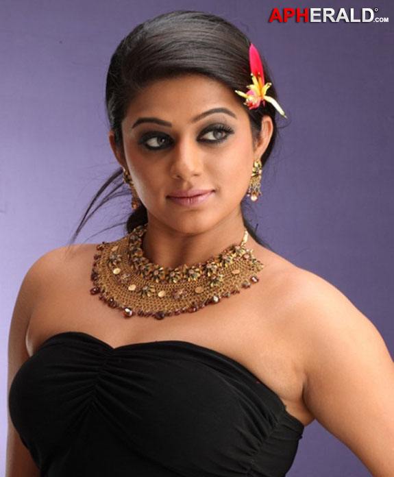 Priyamani 