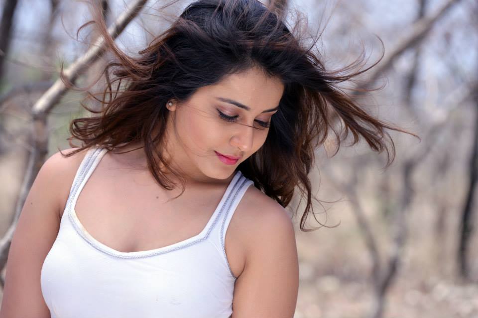 Raashi Khanna in Joru Movie Stills