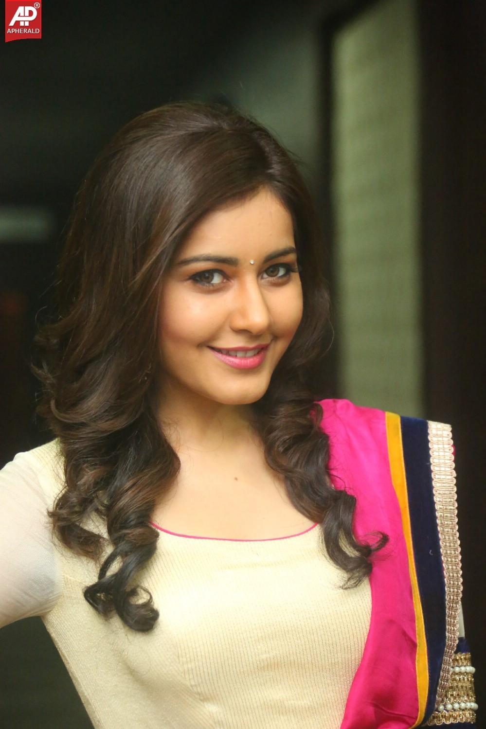 Rasi Khanna New Stills