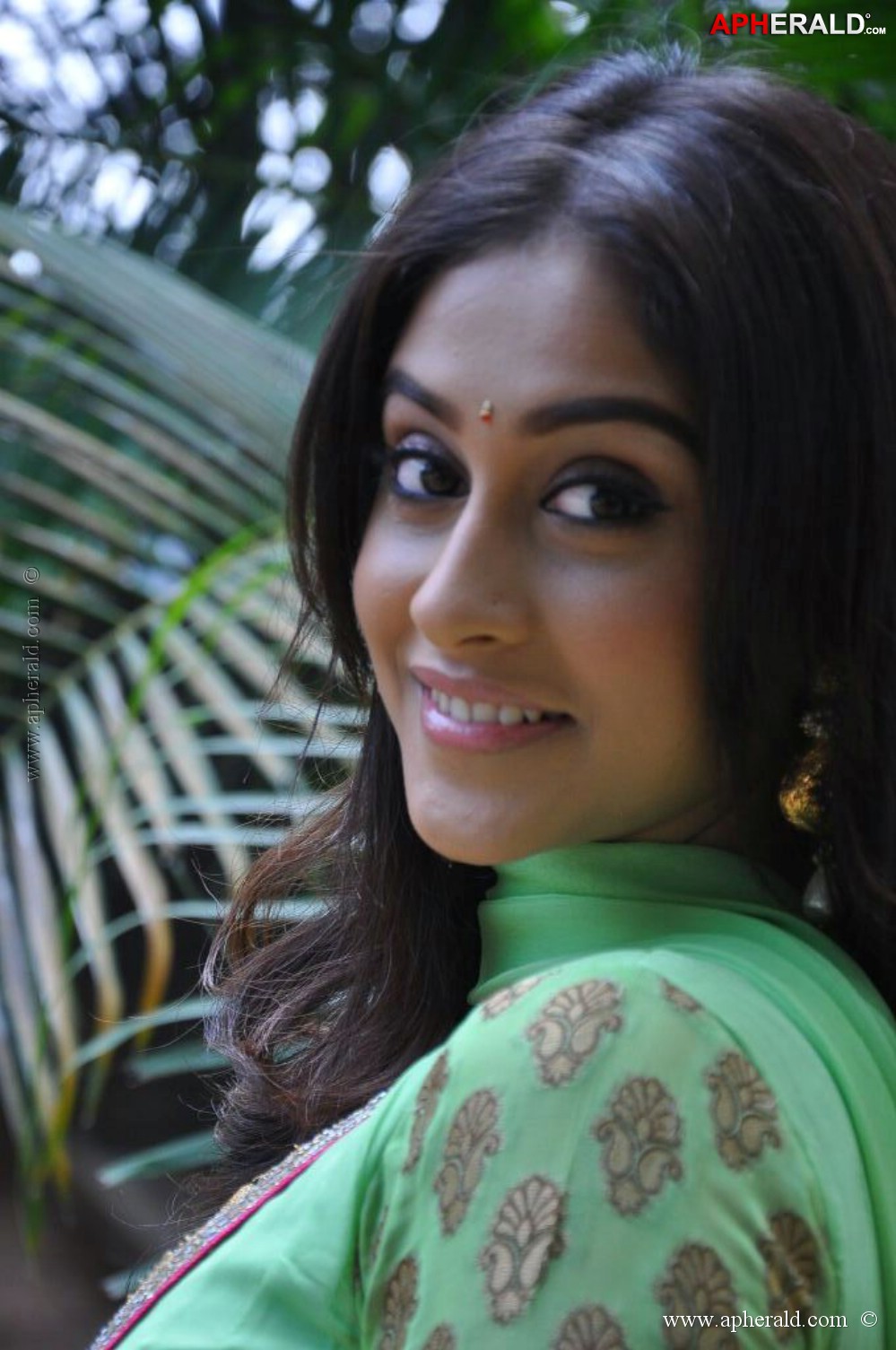 Regina Cassandra Latest Stills