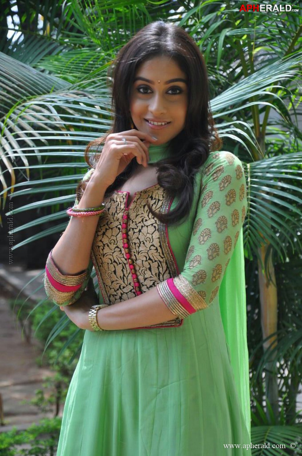 Regina Cassandra Latest Stills