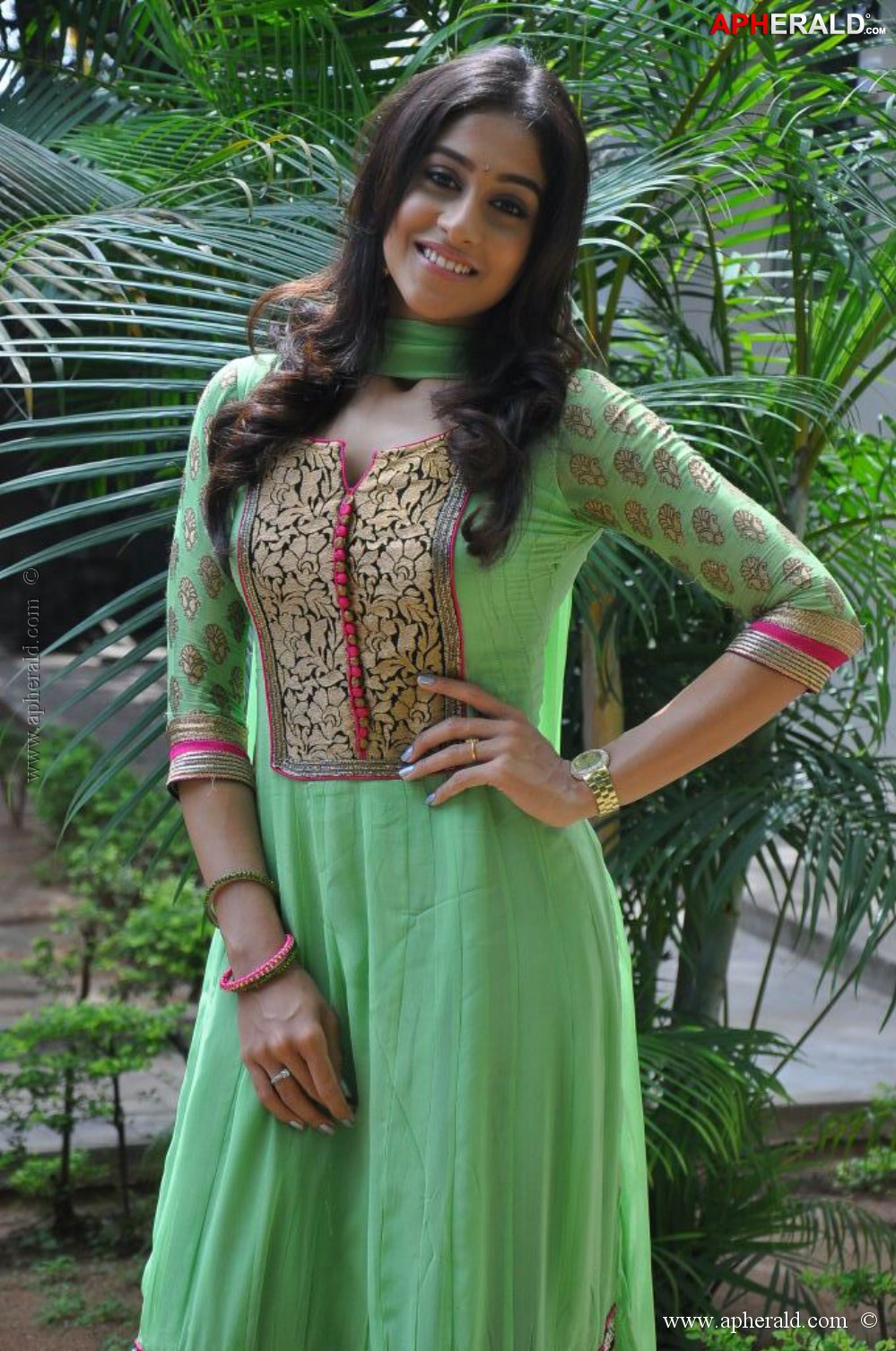 Regina Cassandra Latest Stills