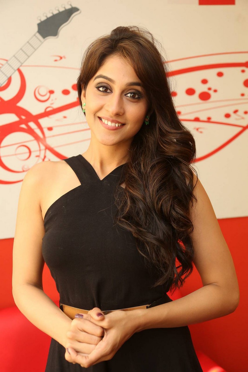 Regina Cassandra New Cute Photos 