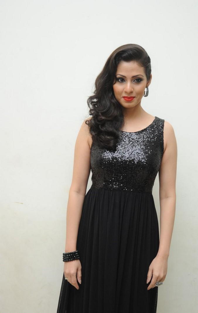 Sada New Beautiful Photos