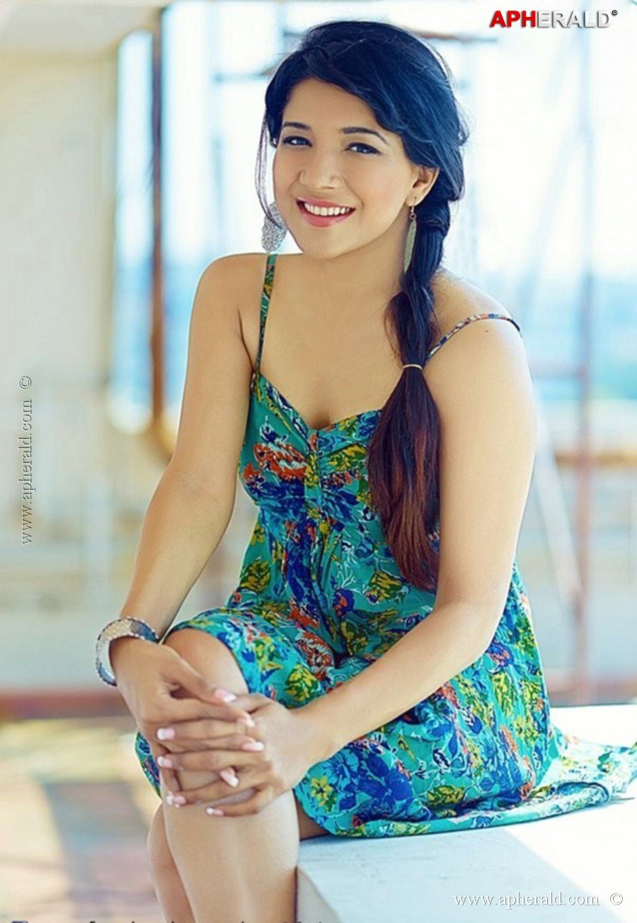 Sakshi Agarwal Photos