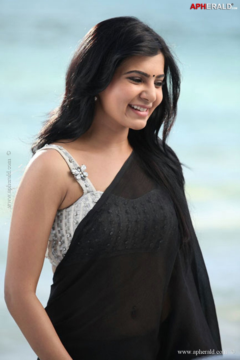 Samantha Hot Pics In Black Saree