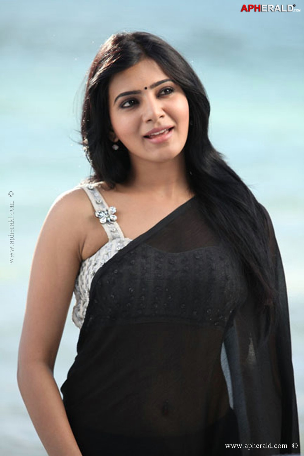 Samantha Hot Pics In Black Saree