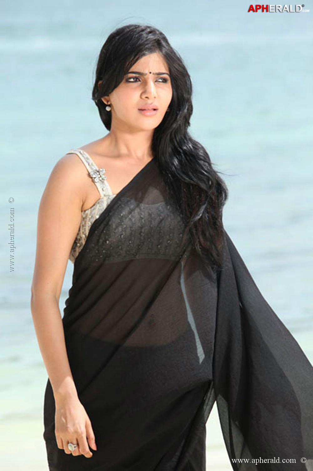 Samantha Hot Pics In Black Saree