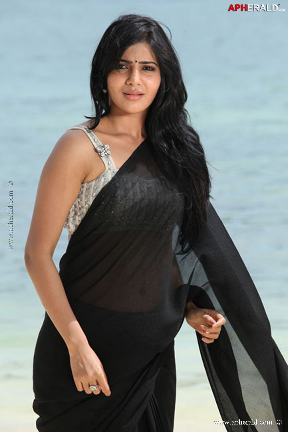 Samantha Hot Pics In Black Saree