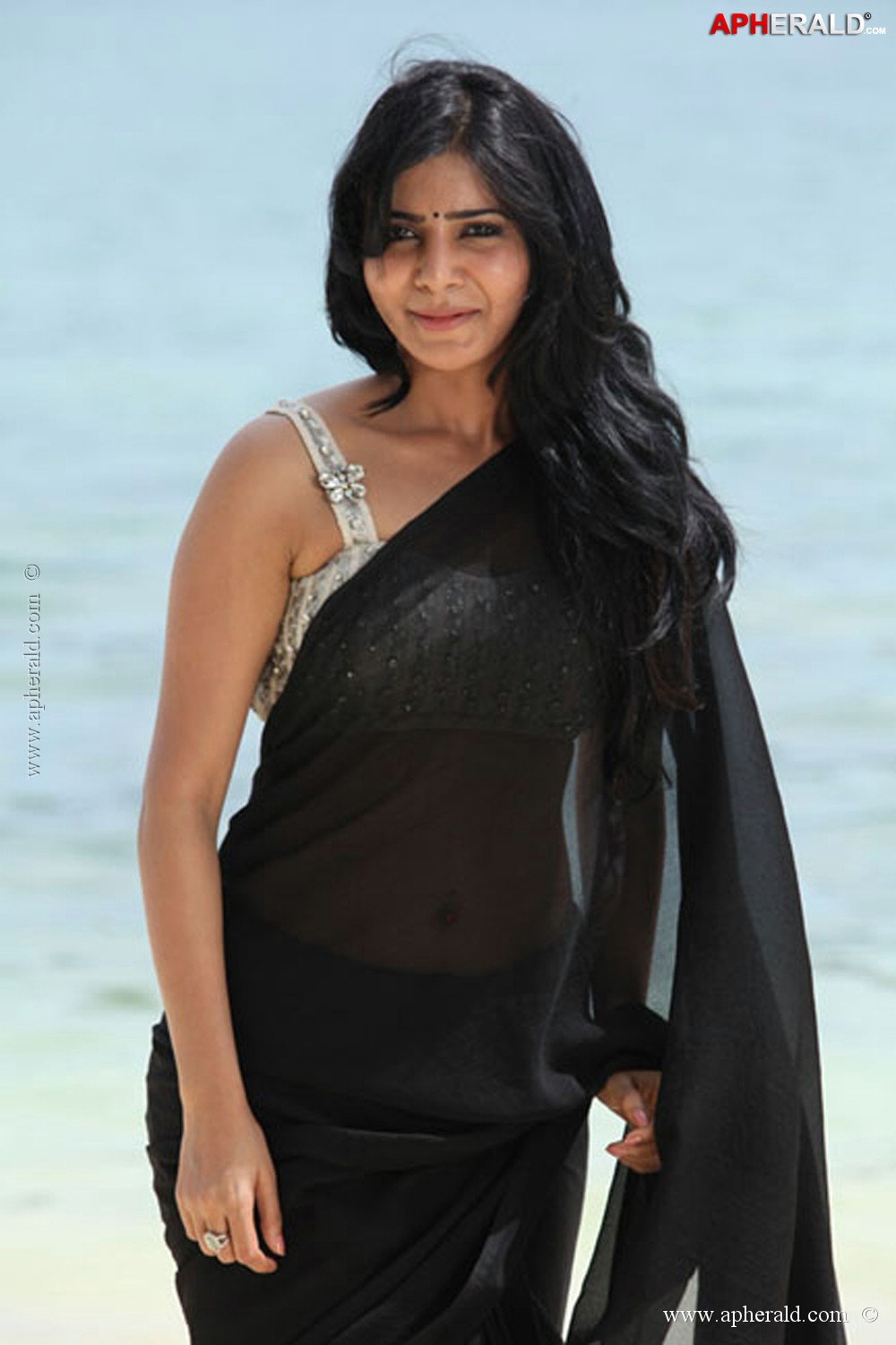 Samantha Hot Pics In Black Saree